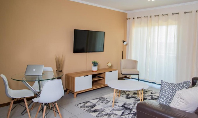 Greater Johannesburg Metropolitan Area Apartamento | Comfy 2bed 2bath in a Secure golf estate WIFI