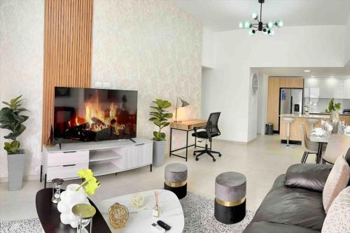 Viejo Arroyo Hondo Apartamento | Comfy 2BR City Center Condo
