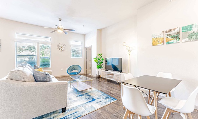 Pleasant Valley Apartamento | Comfy 2BR king suite, fast WiFi, 8 min to Downtown