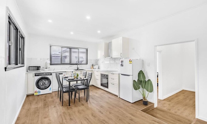 East Brisbane Casa | Comfy 2BR Sweet Home w/Parking/Balcony near River