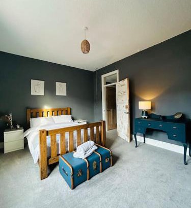 Doncaster Casa | Comfy 3 Bedroom Home Free Parking in Doncaster