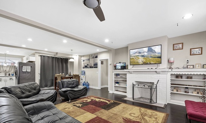 Westgate Casa | Comfy 3 Bedroom Home w/ Balcony—Westgate