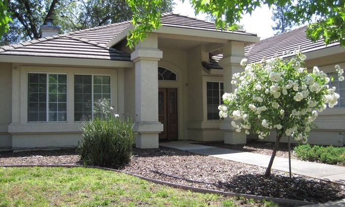 Citrus Heights Apartamento | Cómoda unidad privada de 3 dormitorios / 2 baños con patio trasero