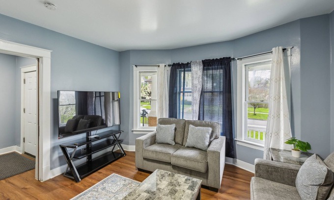 Downtown Niagara Falls Apartamento | Comfy 3br Flat Close To The Falls 3 Bedroom Apts