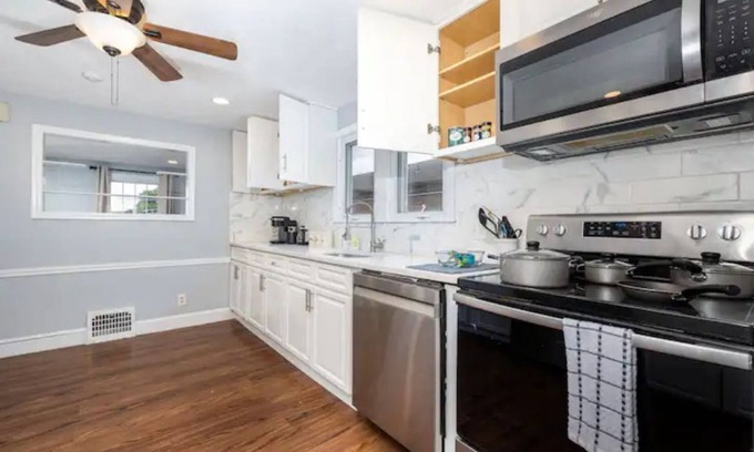 Bristol Casa | Comfy 4-Bedroom Home with King Bed-Free Parking