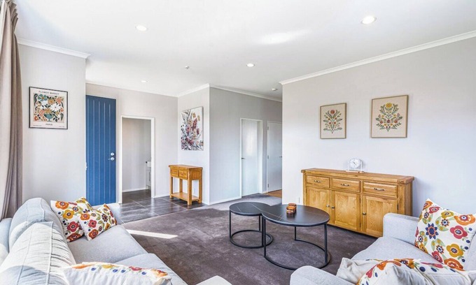 Greenlane - Ellerslie Casa | Comfy 4BR Stonefields Home w/ Mt. Wellington Views