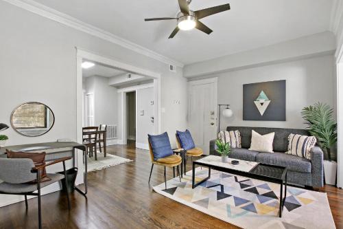 East Albany Park Apartamento | Comfy and Chic 2BR Apt close to Shops - Sunnyside 2F