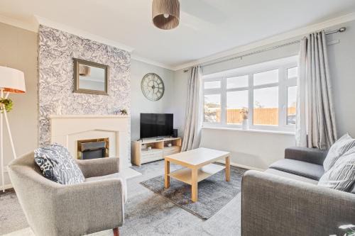 Bedford Casa | Comfy and freshly redecorated home by Our Home Short Stays close to town centre with free parking