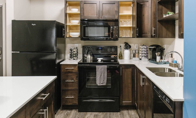 Hillcrest Apartamento | ⭐ Comfy Apartment Near BYU | UVU ⭐ King beds ⭐ 4K HD TVs ⭐Fast WI-Fi