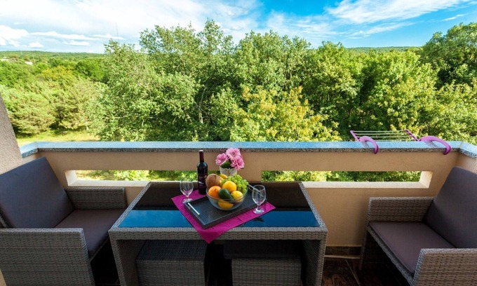Sveti Anton Apartamento | Cómodo apartamento con aire acondicionado, WiFi y aparcamiento en Malinska