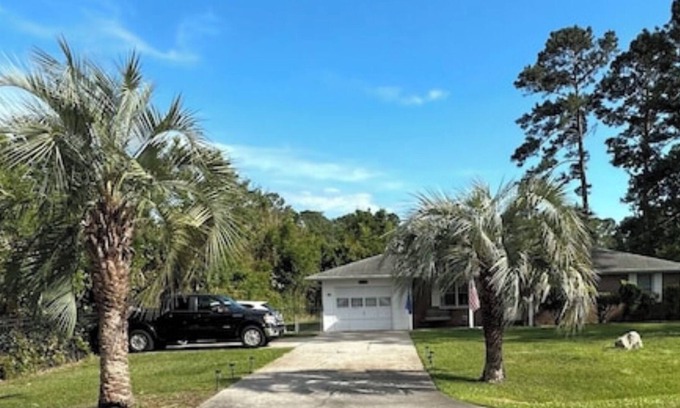 Socastee Casa | Comfy Beach & Golf Getway - Pet Friendly!