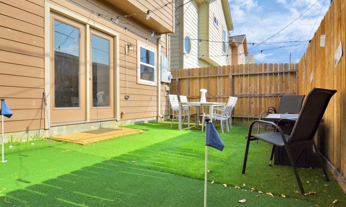 Garden Oaks Casa | Comfy beautiful home, minutes from heights/downtown