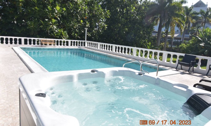 Mammee Bay Villa | Cómodas habitaciones con piscina y wifi gratuito, cabaña de spa, barbacoa, seguridad las 24 horas
