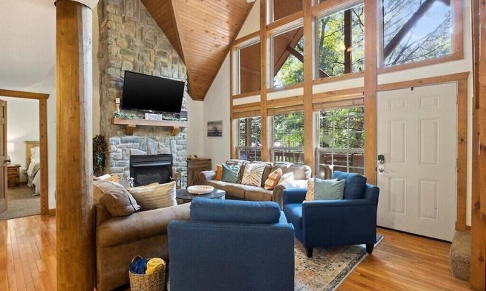 Branson West Cabina | Comfy Cabin w 4 Primary Suites > 4 min to SDC < Lake > Golf < Pools >
