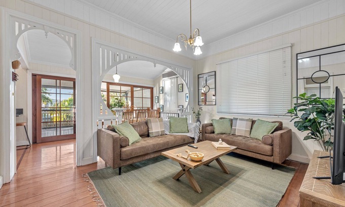 Woolloongabba Casa | Comfy, Character QLD’r ~ 3Bed House w/Parking ~ Woolloongabba