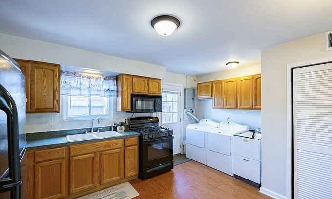 Brook Park Casa | Comfy CLE townhouse 4 min from CLE airport