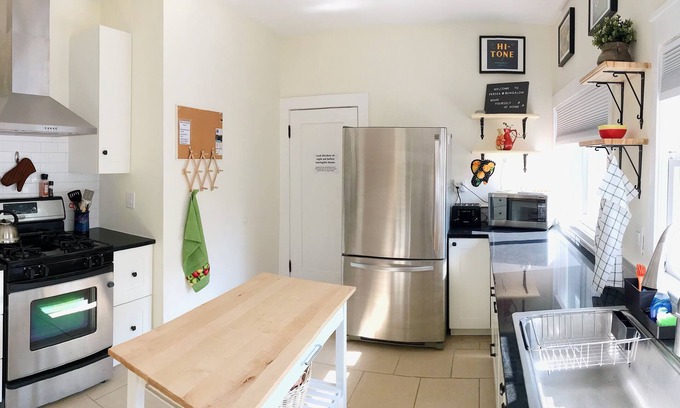Santa Ana Casa | Comfy & Convenient -- Well-equipped Kitchen -- Pet friendly