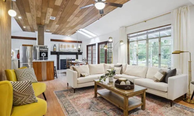 South Baton Rouge Cabaña | Comfy Cottage Retreat near LSU/Health District