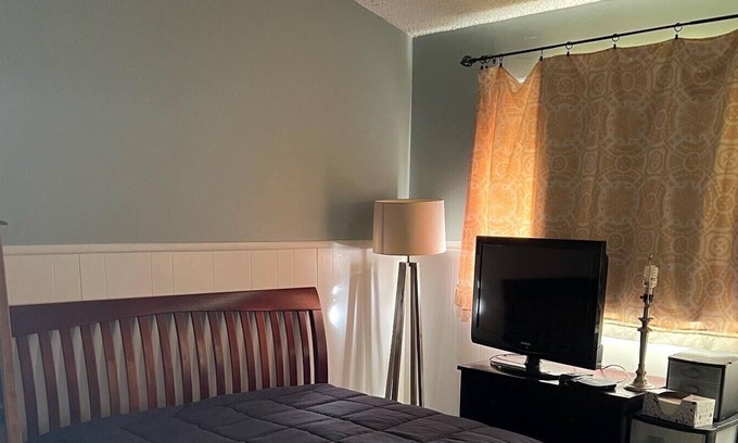 Winnetka Casa | COMFY COZY ROOM ON QUIET CUL-DE-SAC / HSR21-002190