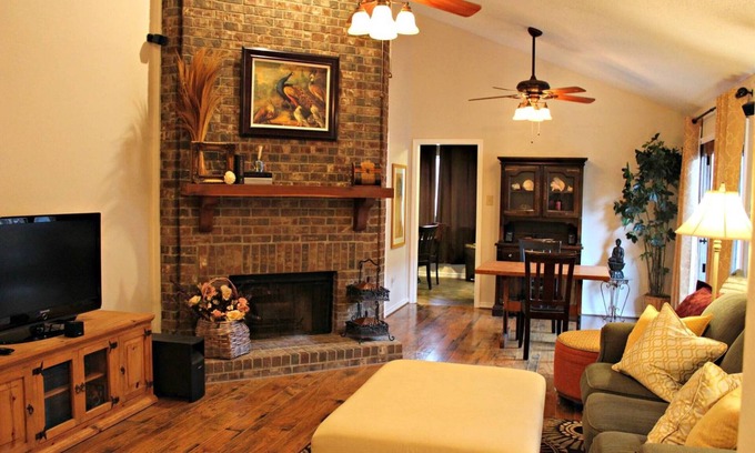 Garland Casa | Casa cómoda, acogedora, segura y asequible: suburbio de Dallas