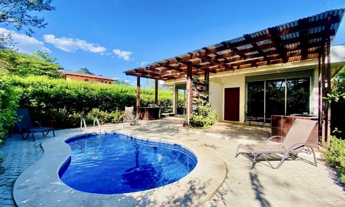 Tamarindo Apartamento | Comfy dog-friendly apt, shared pool - close to Tamarindo