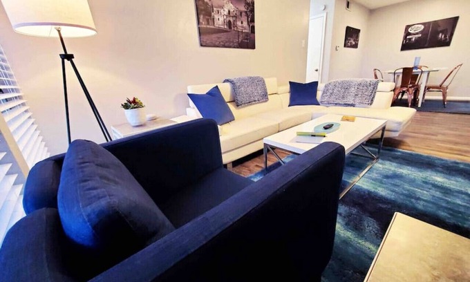 Government Hill Apartamento | Comfy Downtown Apartment Near The Pearl - King Bed