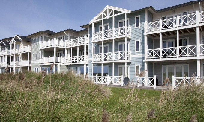 Municipality of Hellevoetsluis Apartamento | Comfy family room with balcony, close to the beach