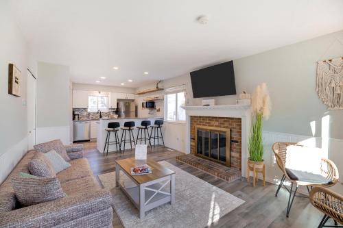 Arvada Apartamento | Comfy Family-size Townhome 2BR-5 People near Old town Arvada-10min walk