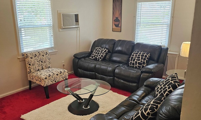 Elmont Casa | Comfy Getaway