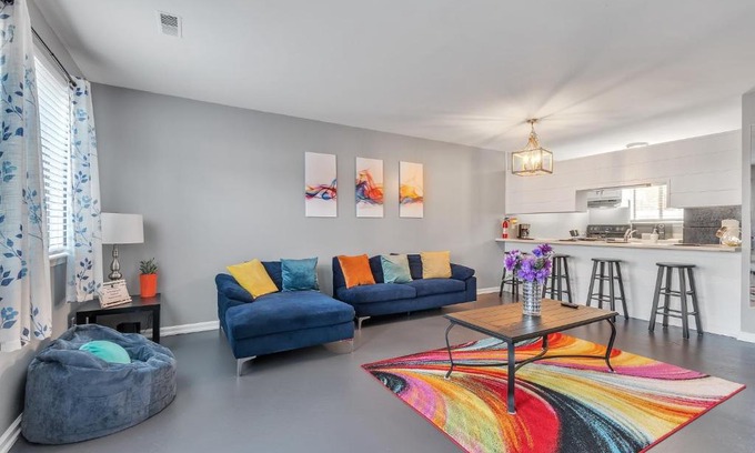 Northeast Raleigh Casa | Comfy Home in the Heart of Raleigh townhouse