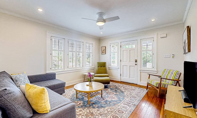 South Delridge Casa | Comfy home with full kitchen, TV, & board games - close to park & attractions