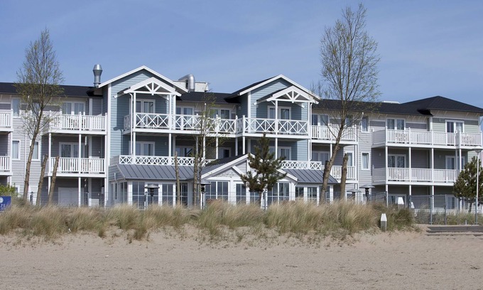 Municipality of Hellevoetsluis Apartamento | Comfy hotel room with sea view, close to the beach