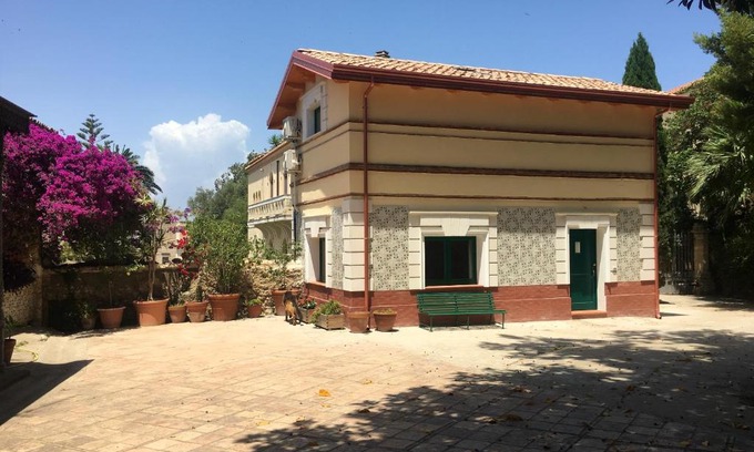 Crotone Casa | Comfy house in Crotone, fenced garden