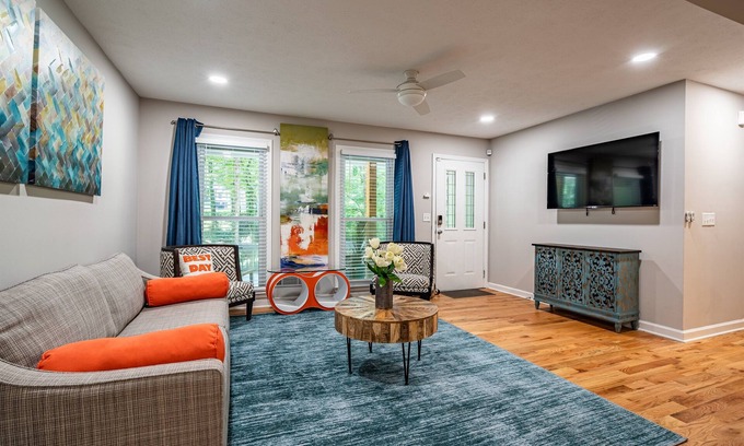 Alpharetta Casa | Comfy King Beds, Fast WiFi, Fun Game Room, Dogs OK