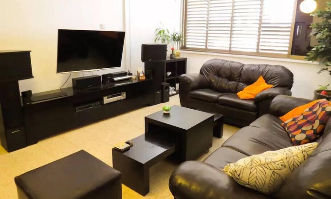 Herzliya Apartamento | Comfy Living in Central Herzliya