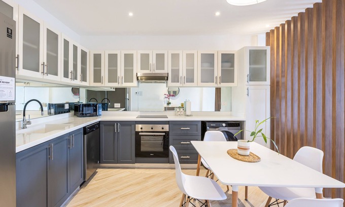 Casco Viejo Apartamento | Comfy Love Nest w/ Private Pacific View