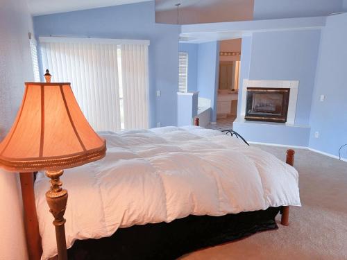 Estates at Canyon Crest Casa | Comfy Master Room