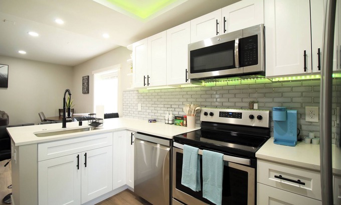 Northwest Everett Casa | Comfy Modern Historic Everett Stay A