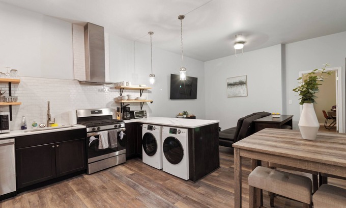 Cincinnati Casa | Comfy & Modern Walkable Single Level 2 bed Home