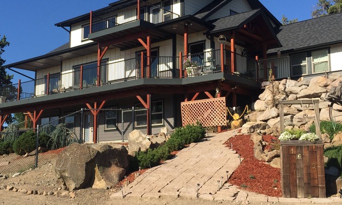 Terrebonne Apartamento | Comfy n Cozy Hideaway that is great for Smith Rock enthusiast just 5 miles away!