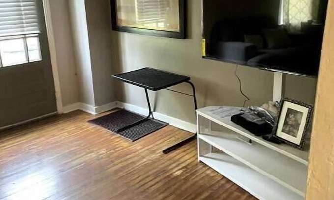 Imperial Casa | Comfy! Near airport yet quite Pittsburgh quick
