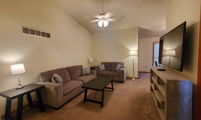 Warrensburg Casa | Comfy Newly Furnished Home