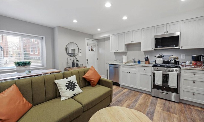 Shaw Apartamento | Comfy NW Gem-5 min walk to Metro/DT/Convention Ctr