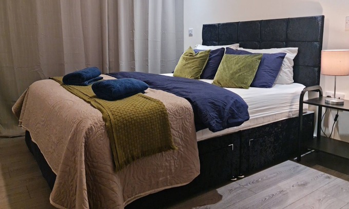 Hemel Hempstead Apartamento | Comfy One Bedroom Entire Apartment With 270 Degree View and Private Balcony