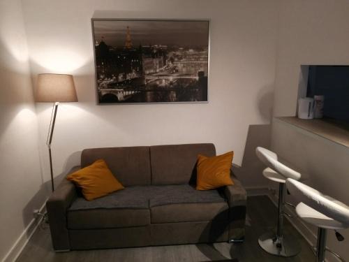 Louis Bertrand-Mirabeau-Semard Apartamento | Comfy Parisian studio!