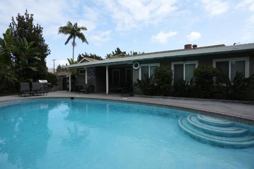 Hermosa Village Casa | Comfy Pool Home,1/4 mile Walk To Disneyland