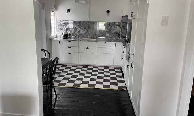 Nundah Cabaña | Comfy Queenslander Cottage