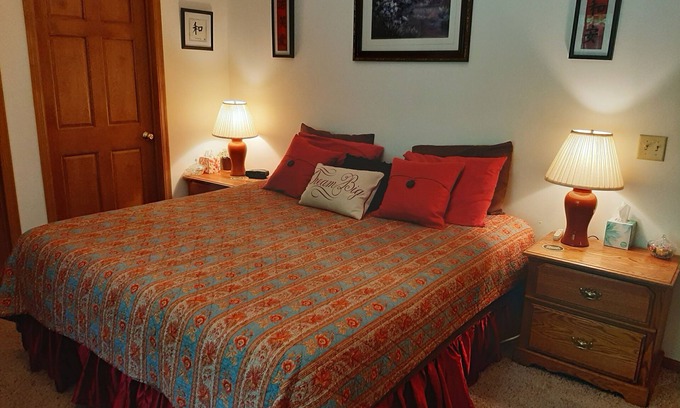 Rock Falls Casa | Comfy, Quiet & Cozy Eau Claire, WI, USA