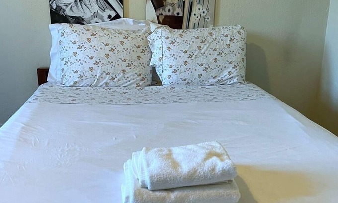 Rampart Village Apartamento | Comfy Simple Haven near Downtown!