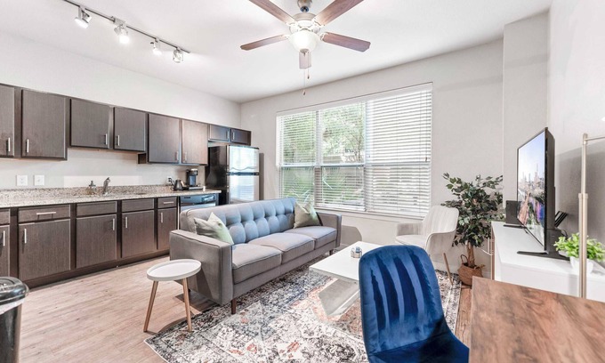 Pleasant Valley Apartamento | Comfy SoCo 1BR King Suite w/ GymPickleballLaundry